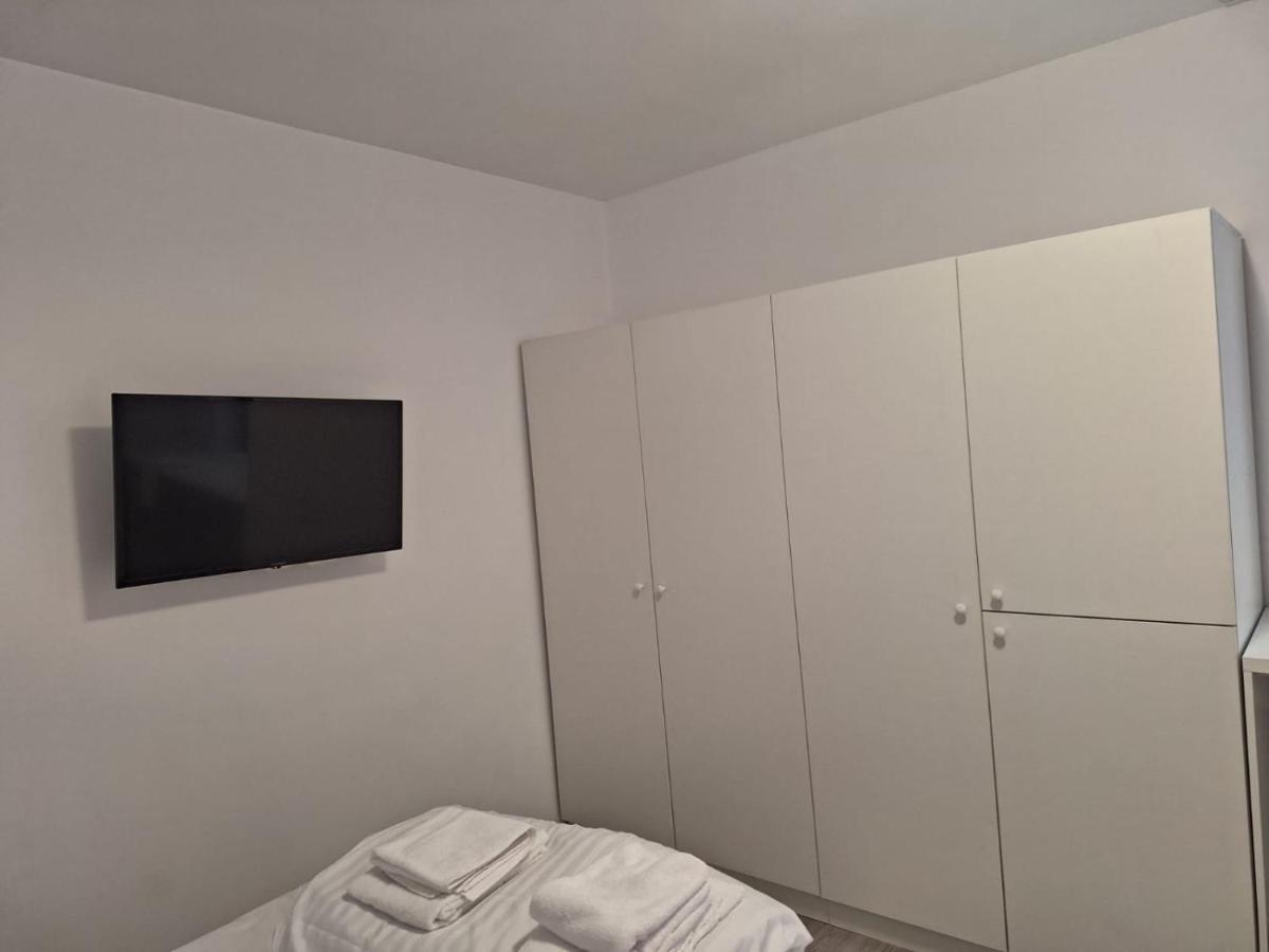 The Continental Studios Bukarest Eksteriør billede